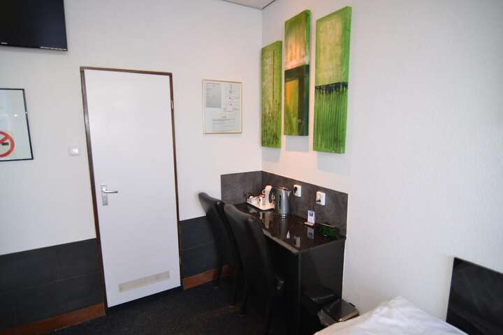 Room 11 of 42