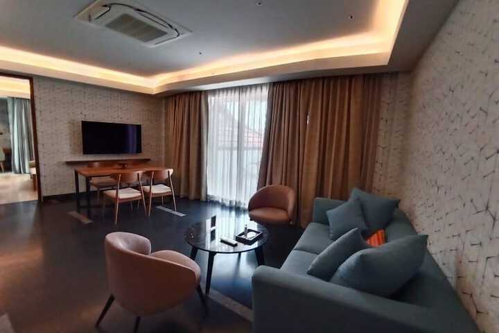 Room 16 of 99