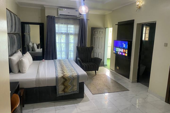 Room 2 of 16