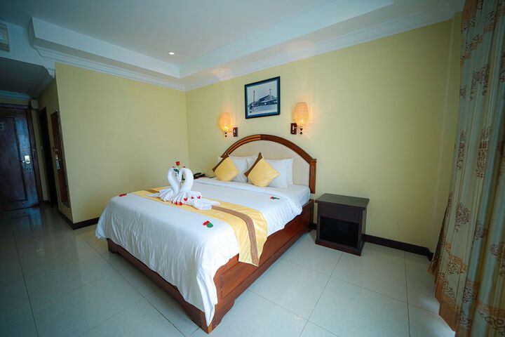 Room 28 of 90