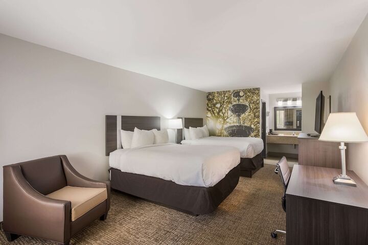 2 Queen Beds (5 of 5)