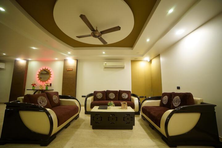 Room 33 of 48