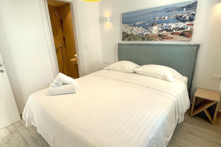 Room 8 of 93