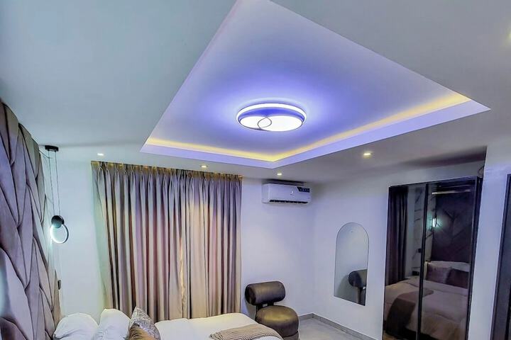 Room 6 of 24