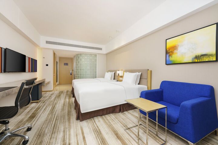 Room 9 of 38