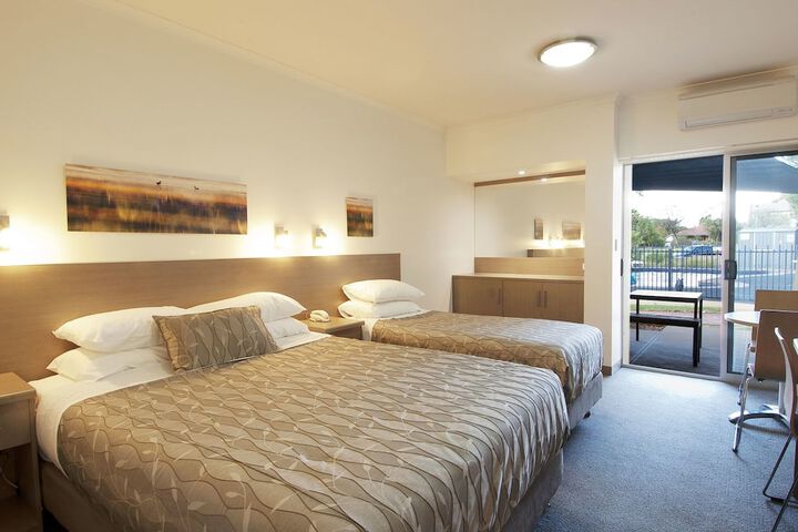 Room 4 of 49