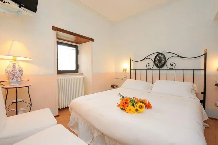 Room 2 of 16