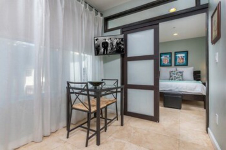 Room 9 of 27
