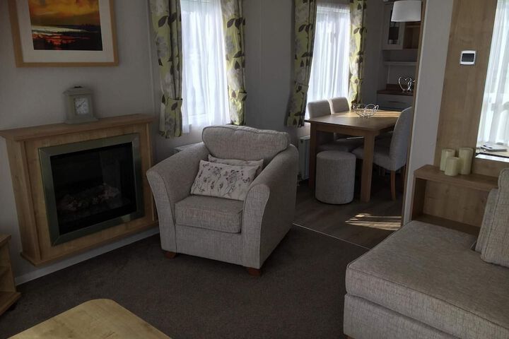 Room 5 of 16