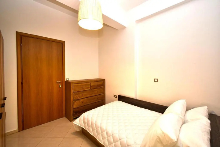 Room 6 of 18