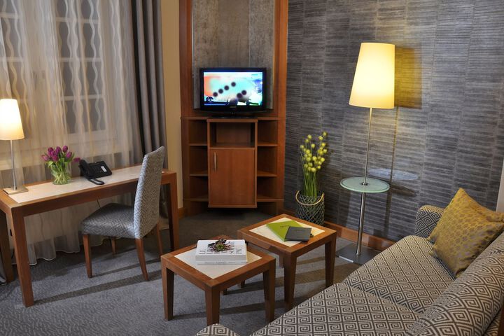 Room 5 of 38