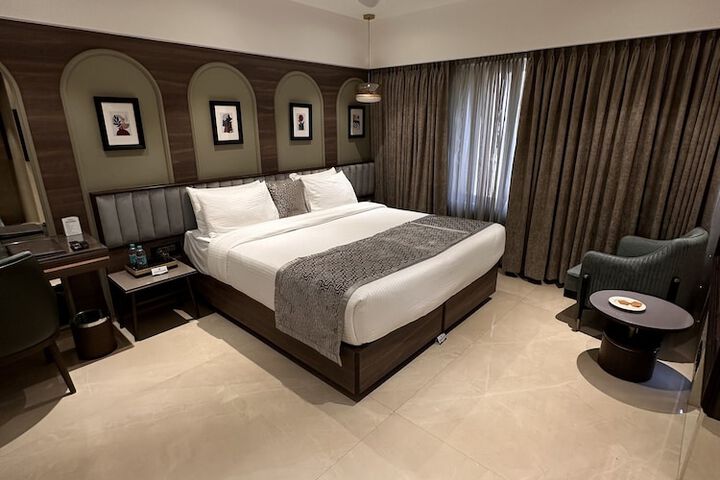 Room 3 of 27