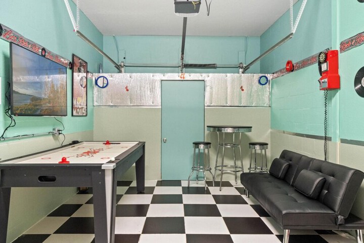 Room 12 of 61