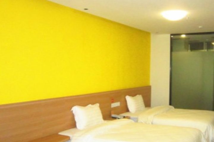 Room 3 of 8