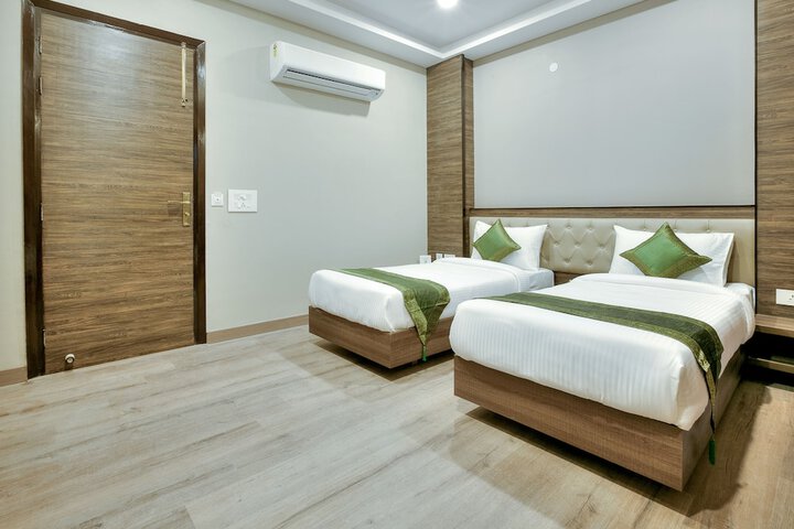 Room 34 of 46