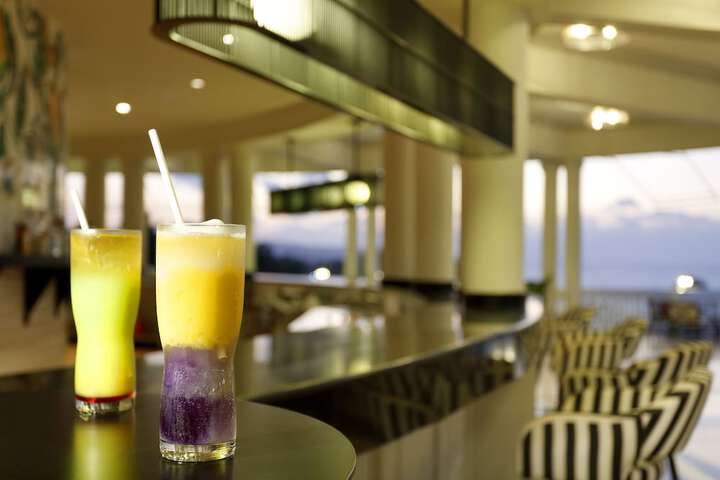 Lounge 203 of 272