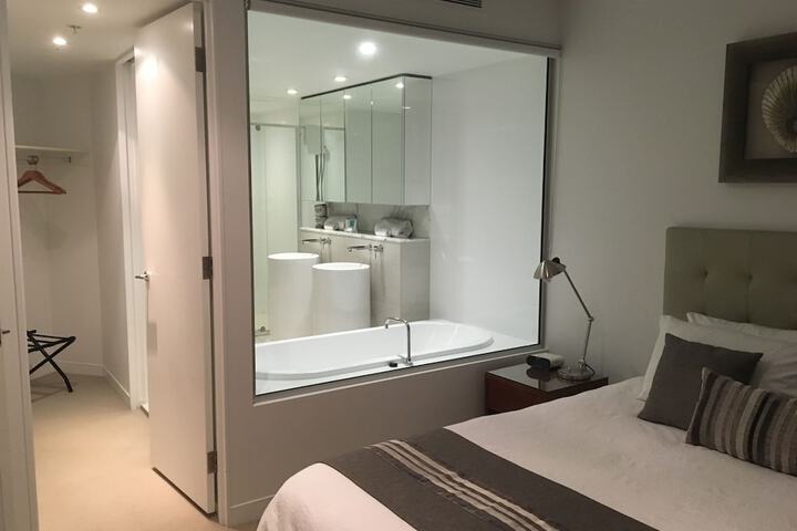 Room 9 of 105