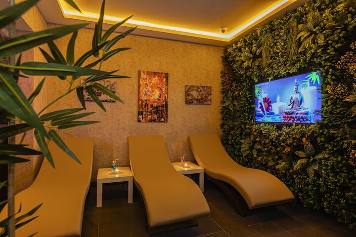 Lounge 113 of 128