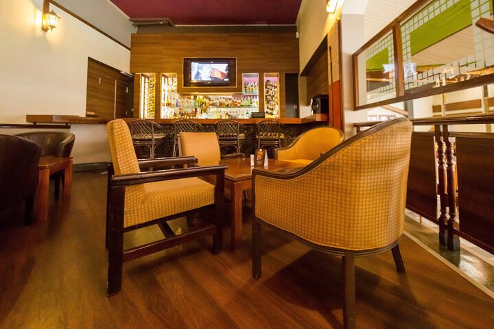 Lounge 166 of 174