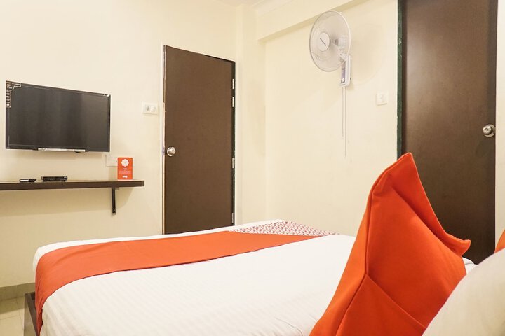 Room 11 of 18
