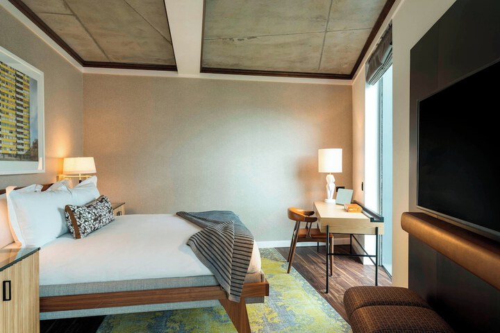 Room 32 of 89