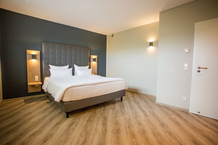 Room 42 of 82
