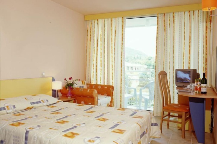Room 8 of 32