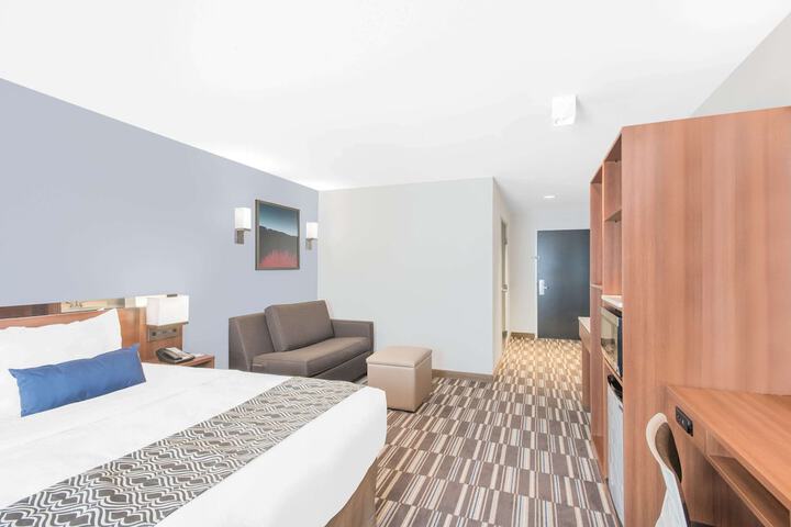 Room 13 of 33
