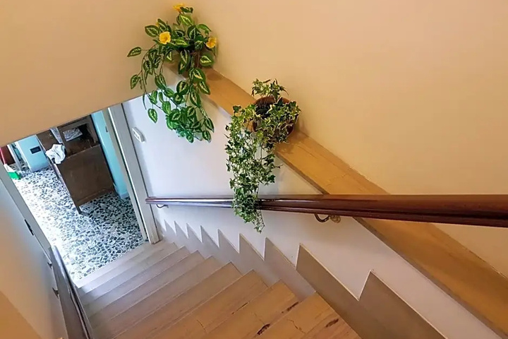 Room 10 of 12
