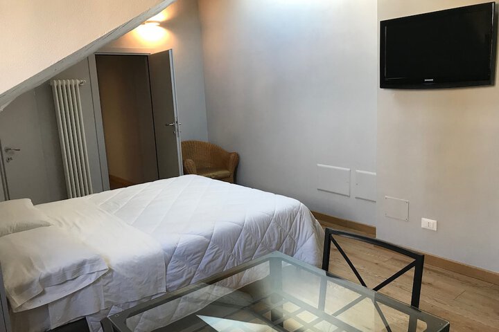 Room 2 of 24