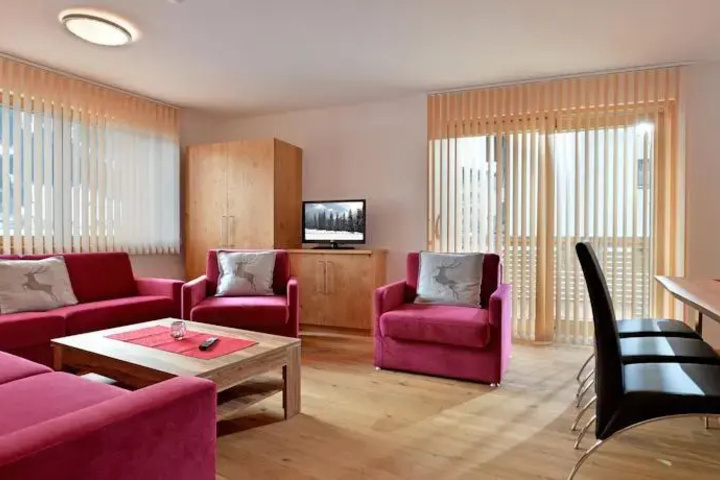 Room 3 of 10