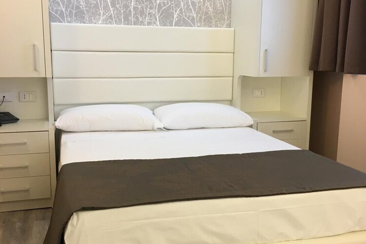 Room 12 of 64