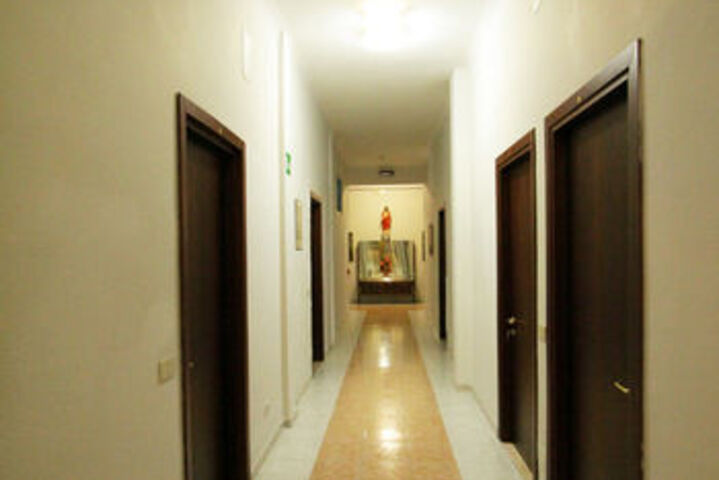 Ballroom/Hall 32 of 40