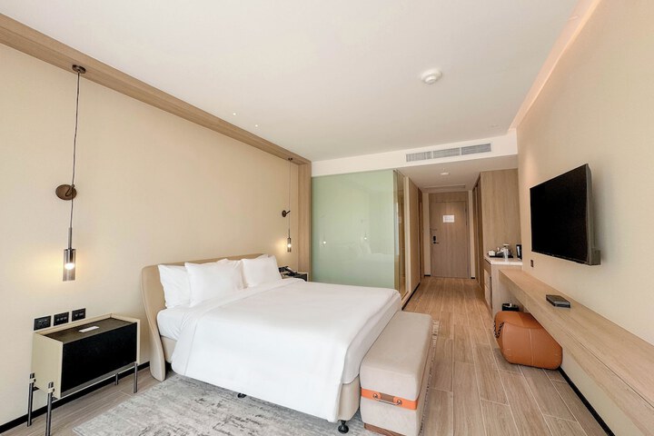 Room 16 of 133