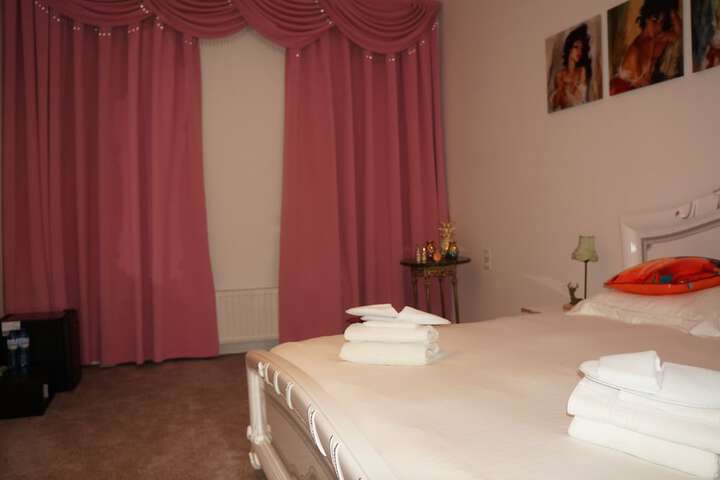 Room 28 of 59