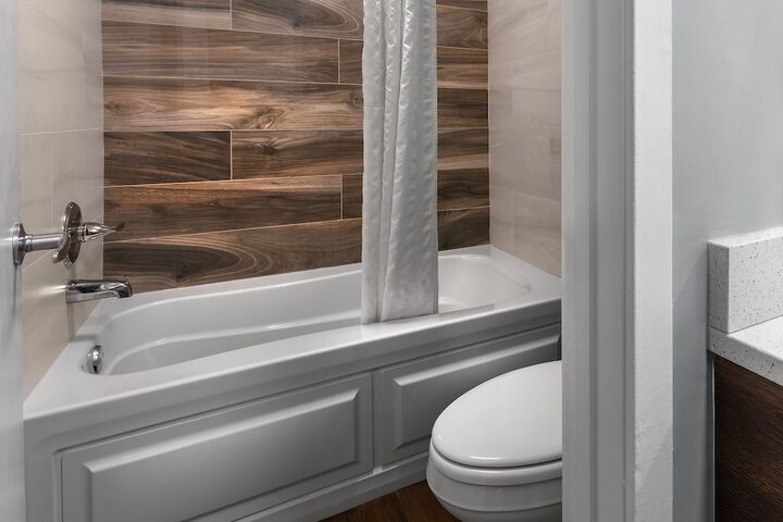 Jetted tub