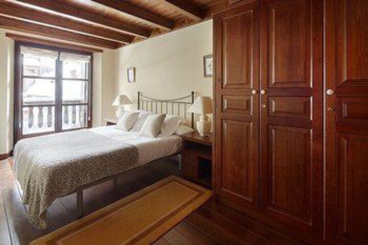 Room 4 of 10