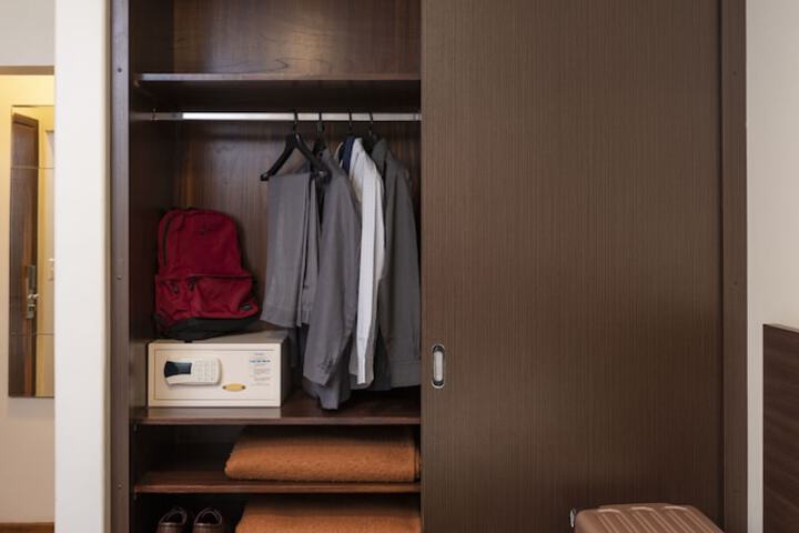 Room 50 of 107