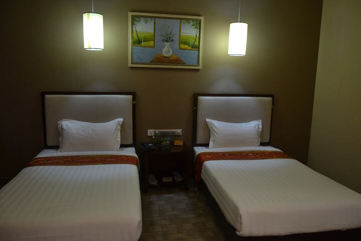Room 10 of 48