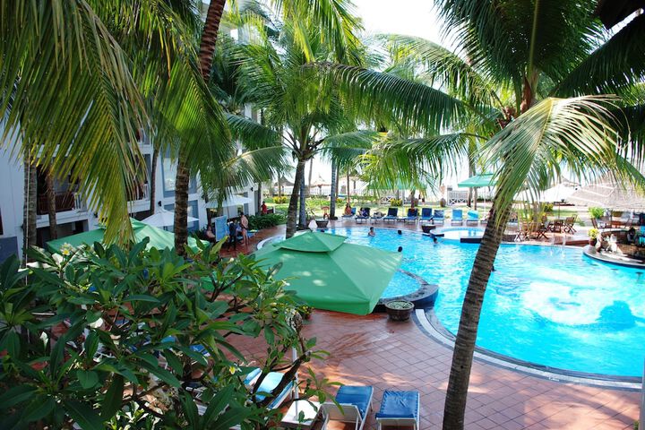 Pools & Facilities