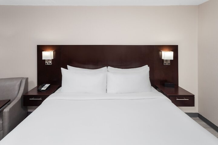 1 King Bed (1 of 12)