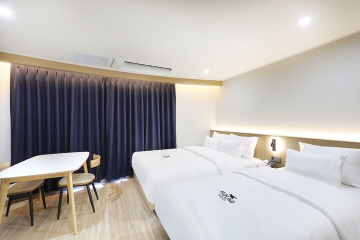 Room 52 of 74