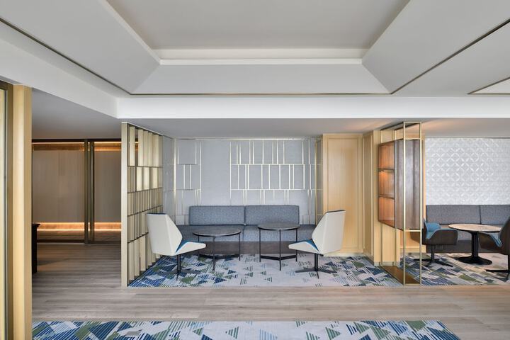 Lounge 63 of 88