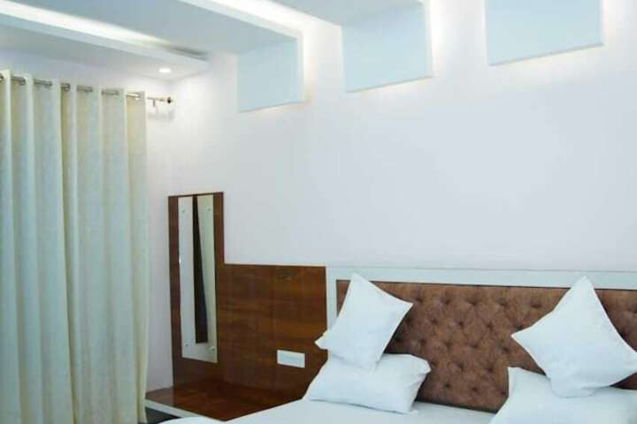 Room 9 of 35