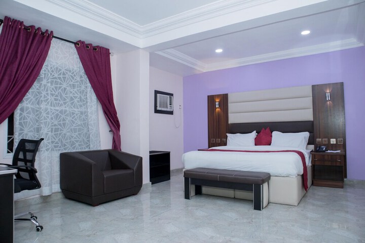 Room 8 of 82