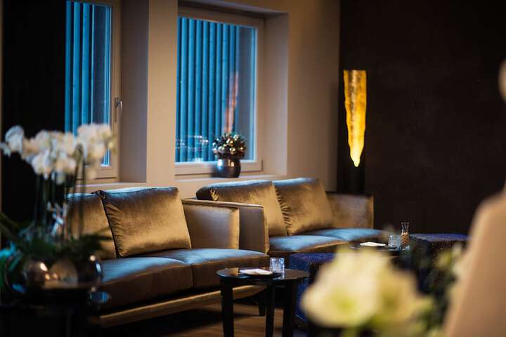 Lounge 36 of 42
