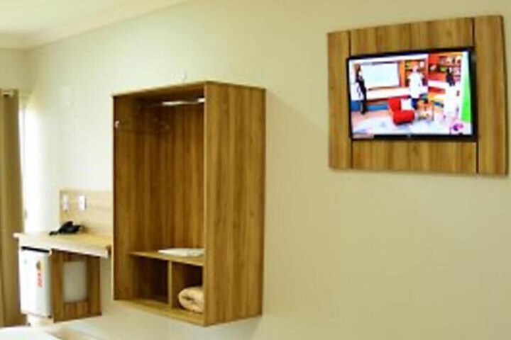 Room 8 of 19