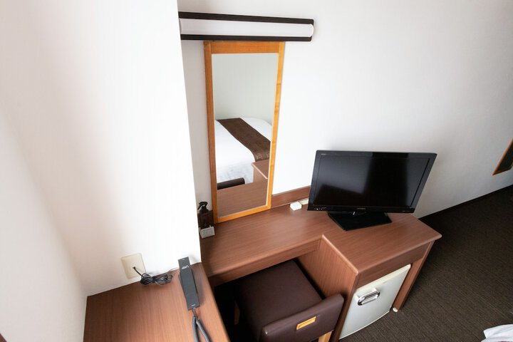 Room 18 of 33