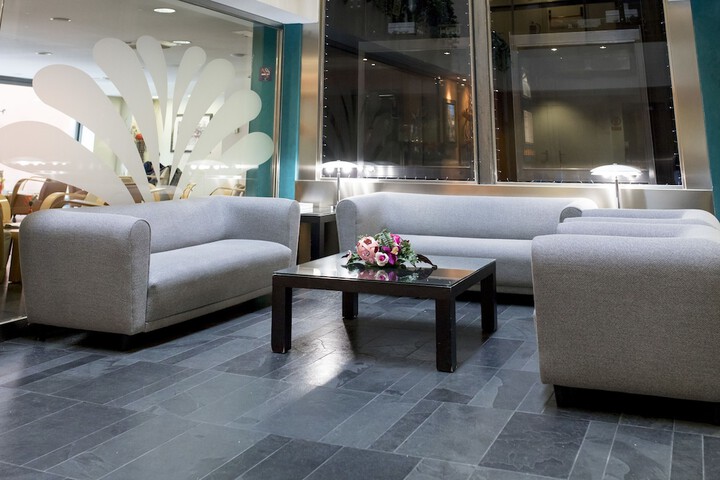 Guest Lobby
