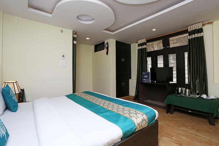 Room 6 of 13